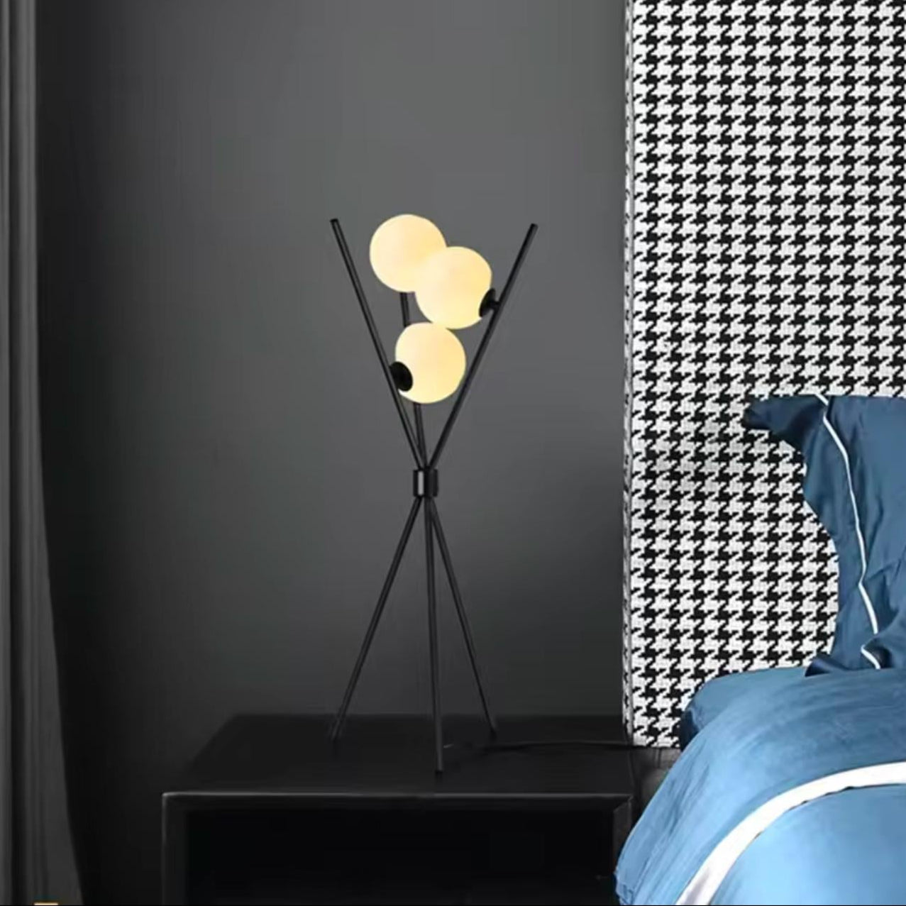 Moon Ball Cross Table Lamp