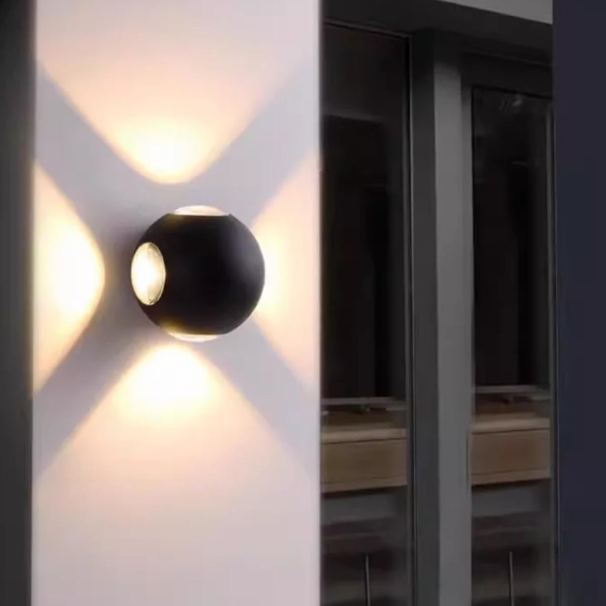 Round Splitter Wall Lamp