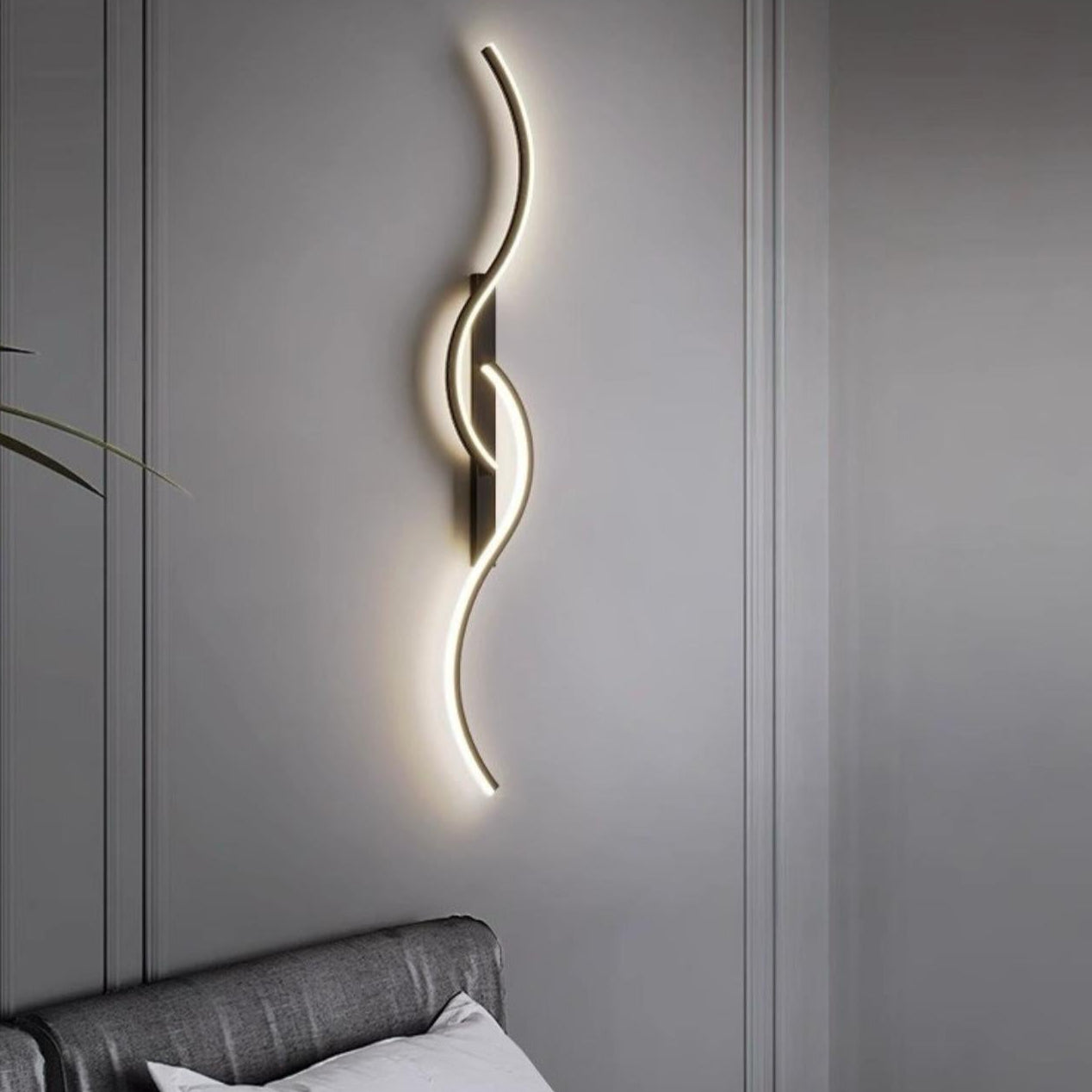 Modern Curved Wall Lamp