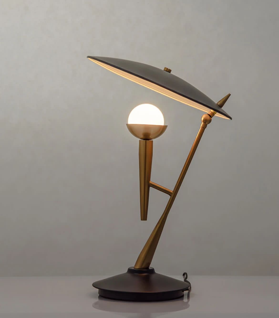 Industrial Retro Table Lamp With Adjustable Metal Lampshade